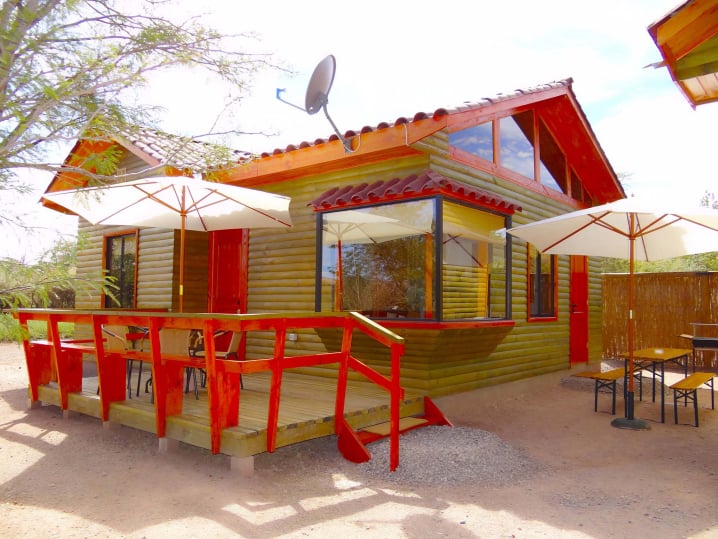 hotel-en-san-pedro-de-atacama-bungalow-superior-2-dormitorios-terraza-vista-al-jardin