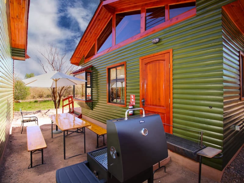 Cabin with a grill on the terrace