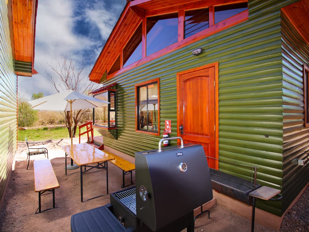 Cabin with a grill on the terrace